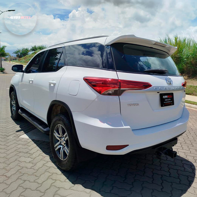 TOYOTA FORTUNER 2017