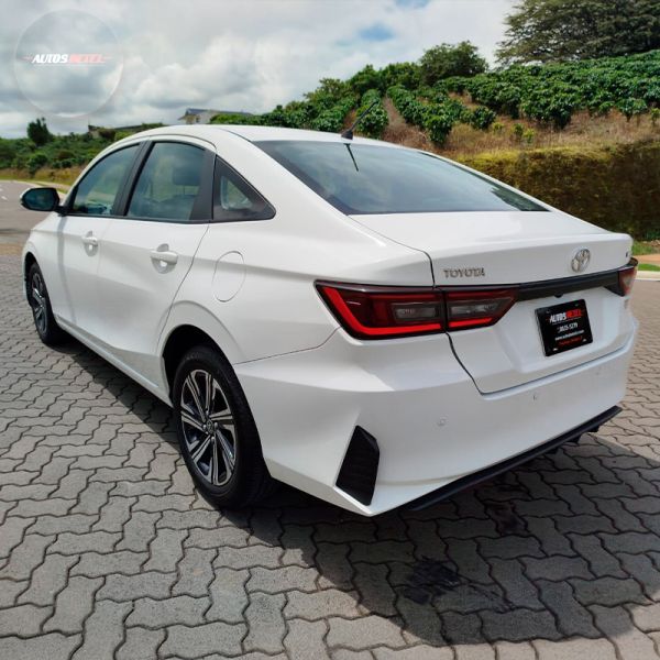 TOYOTA YARIS SEDAN 2024